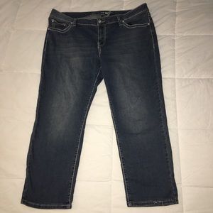 Women’s size 16 capris new without tags